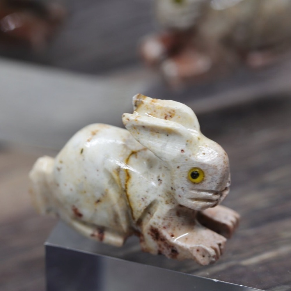 Dolomite Rabbit Carving - Picture 2 of 3